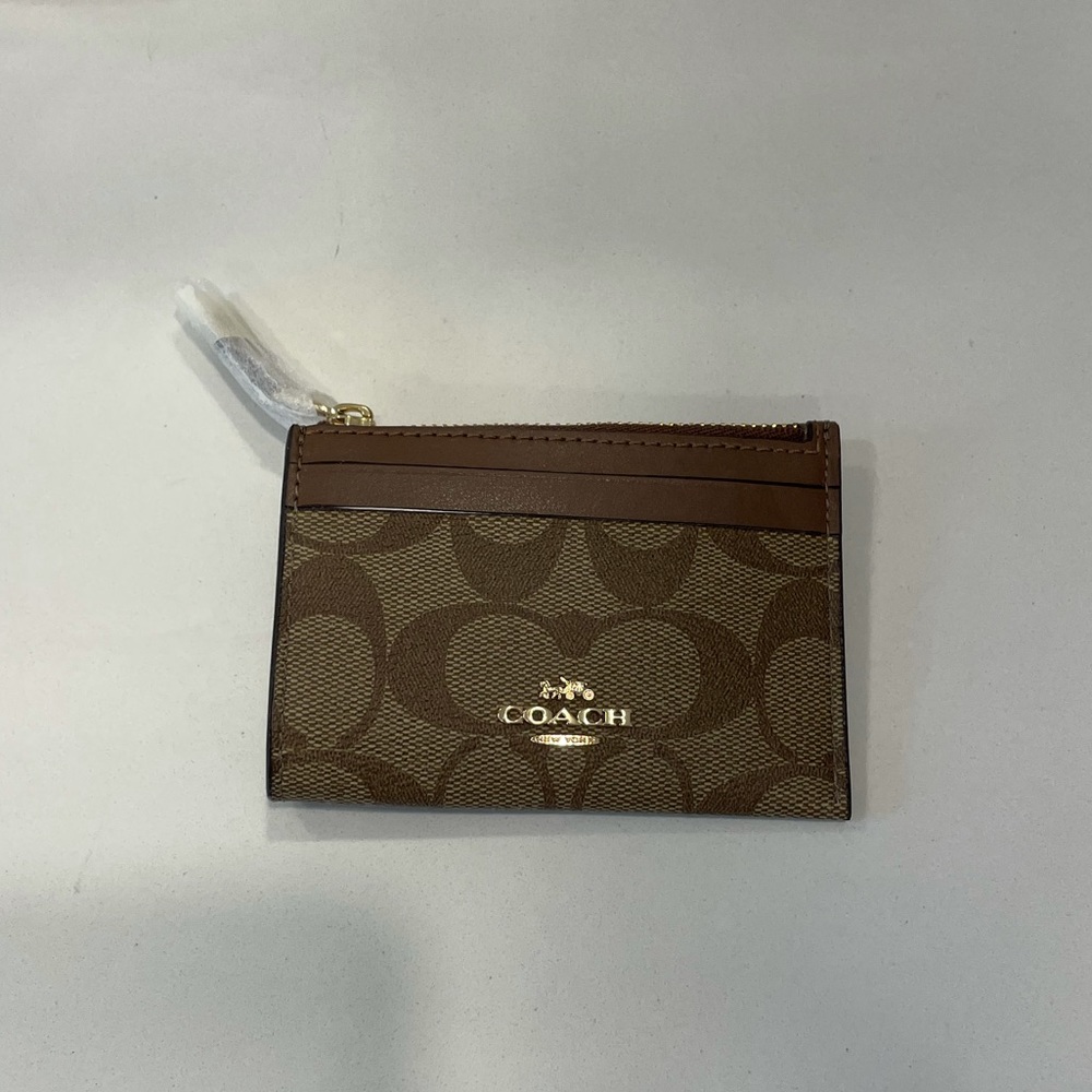 Band new Coach card case